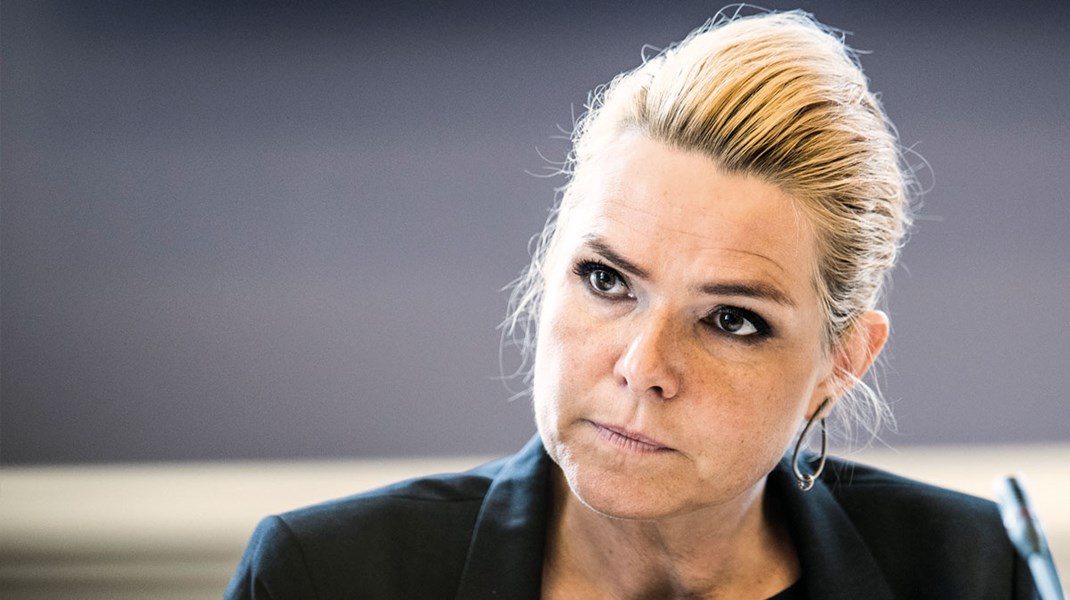 Om embedsmænd og ulovligheder