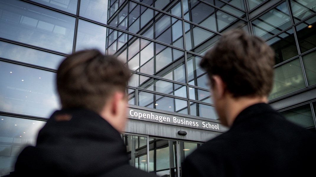 Stigende kønsmæssig skævvridning på uddannelser blokerer for kvinders adgang til magt og høj løn
