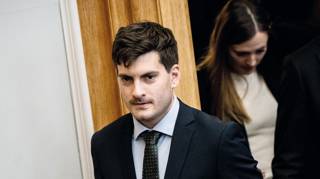 Er tiden løbet fra Folketingets måde at arbejde på?